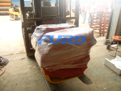 福瑞得機械座駕壓路機，平板夯成功裝車及時發(fā)貨