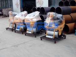 福瑞得機(jī)械5臺(tái)壓路機(jī)，一臺(tái)混凝土整平機(jī)及時(shí)發(fā)貨