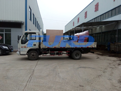 福瑞得機(jī)械瀝青灌縫機(jī)，手扶雙輪壓路機(jī)裝車成功及時(shí)發(fā)貨