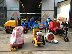 七月，福瑞得灌縫機(jī)、灌縫膠等路面養(yǎng)護(hù)設(shè)備發(fā)貨忙