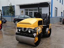 鋼輪款座駕壓路機(jī)做好保養(yǎng)不容忽視！