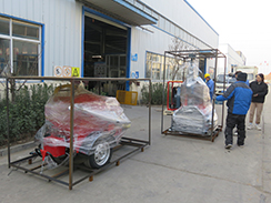 福瑞得機械1臺灌縫機，1臺移動燈車，一臺馬路吹風機打包裝柜出口新加坡