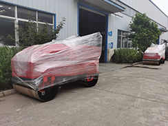 7月2日，福瑞得機械2臺全液壓座駕雙鋼輪壓路機打包發(fā)往吉林。