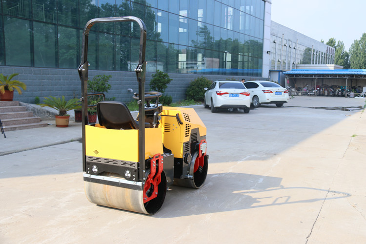 把施工效率提升的更高，是每個(gè)壓路機(jī)組長的重要任務(wù)